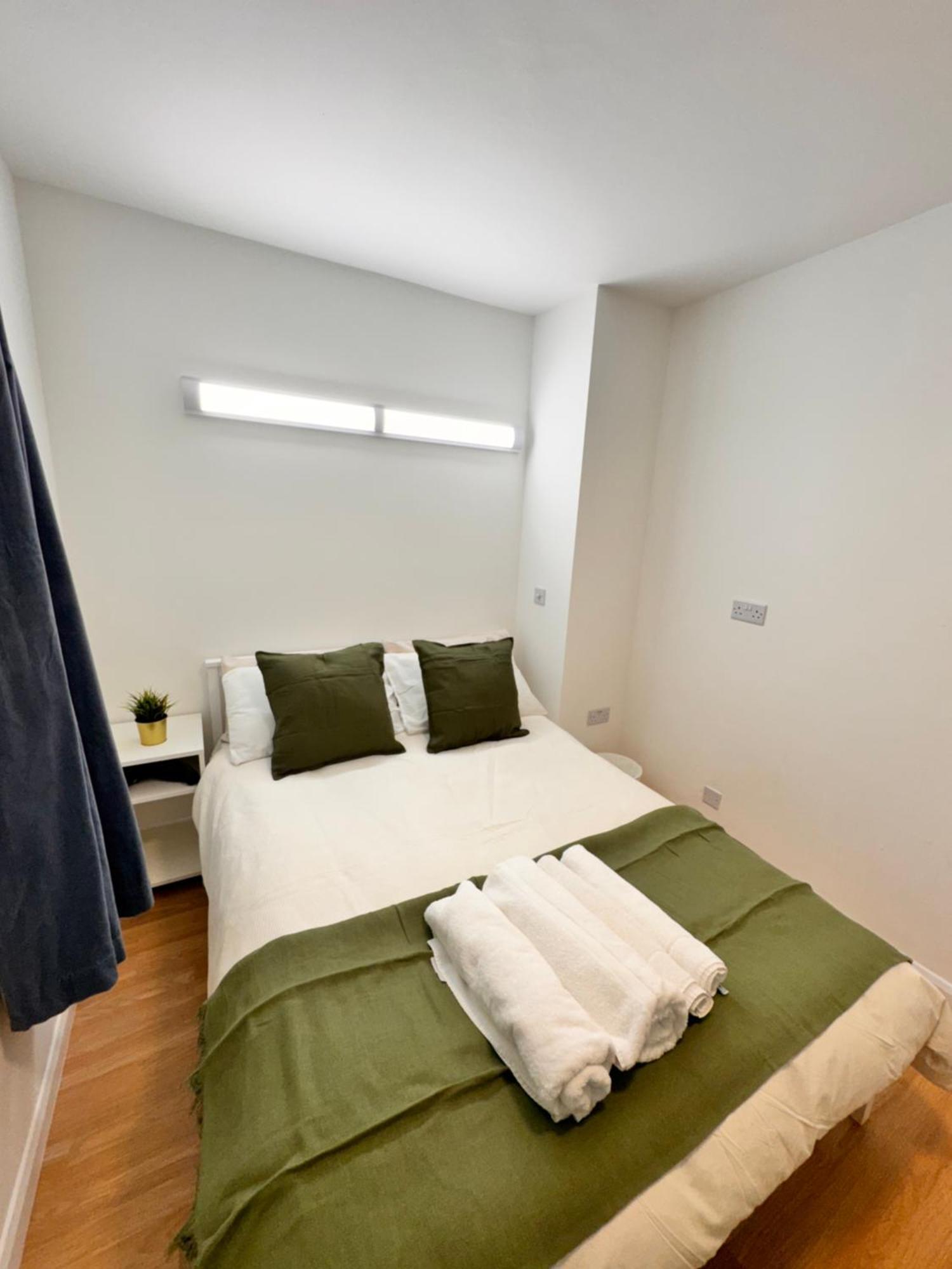 Апартаменты Luxury 2 Bhk In Canary Wharf *