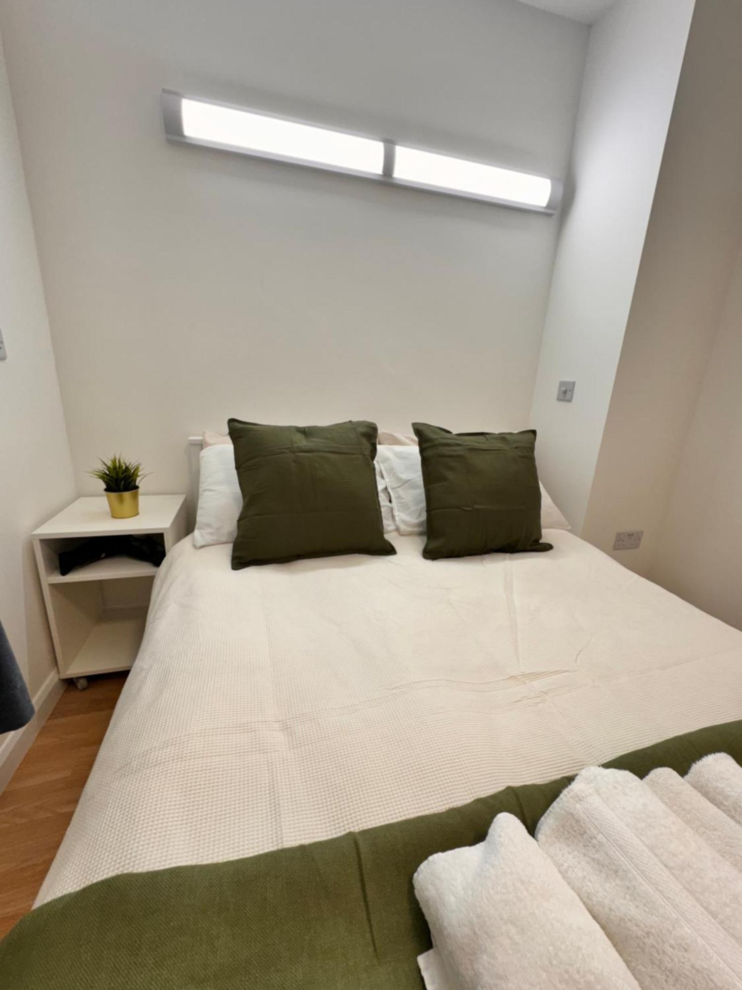 Апартаменты Luxury 2 Bhk In Canary Wharf