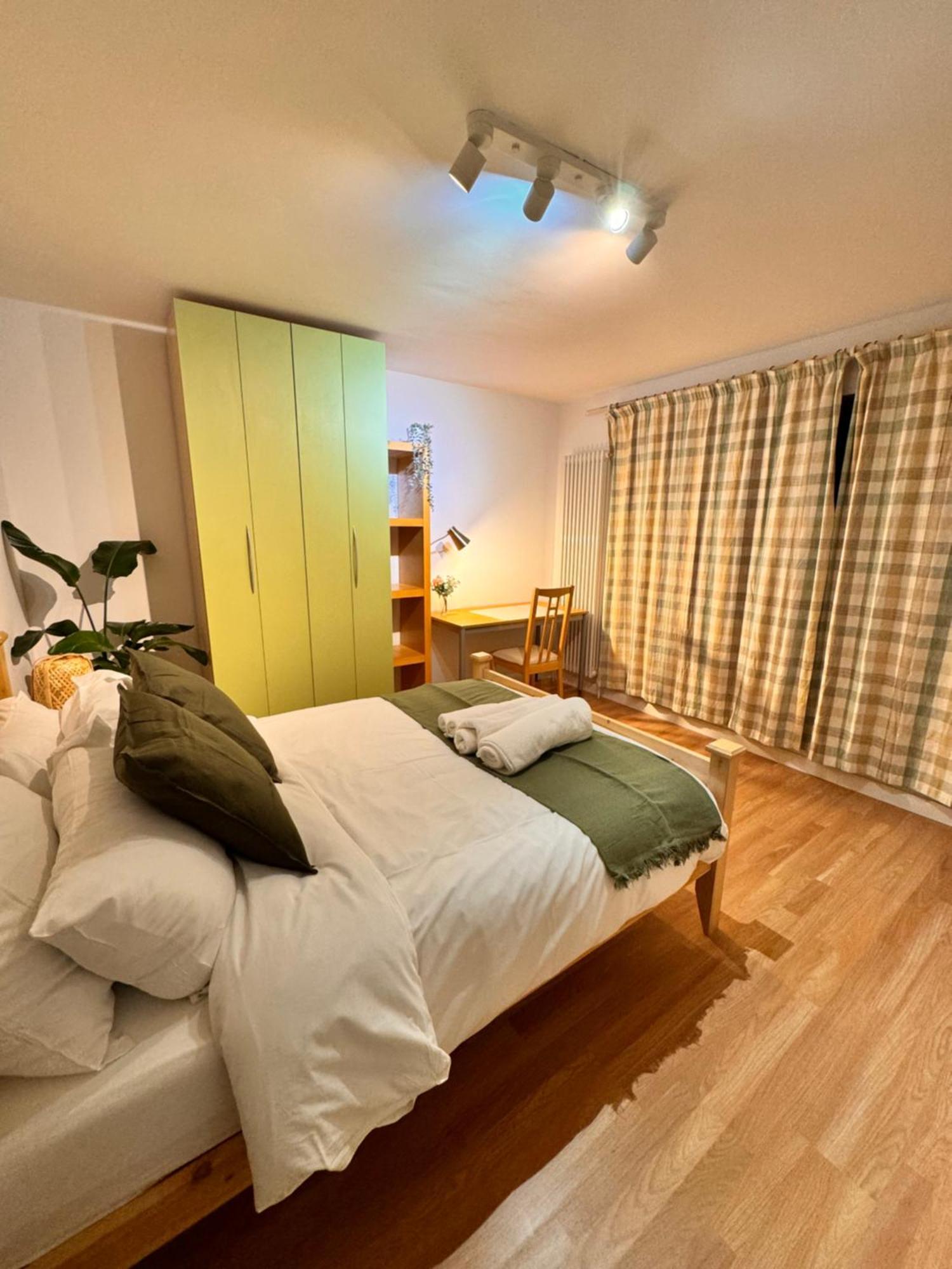 Апартаменты Luxury 2 Bhk In Canary Wharf Лондон