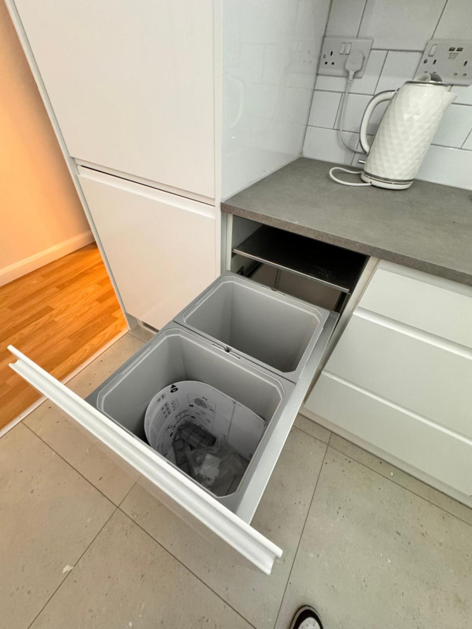 Апартаменты Luxury 2 Bhk In Canary Wharf