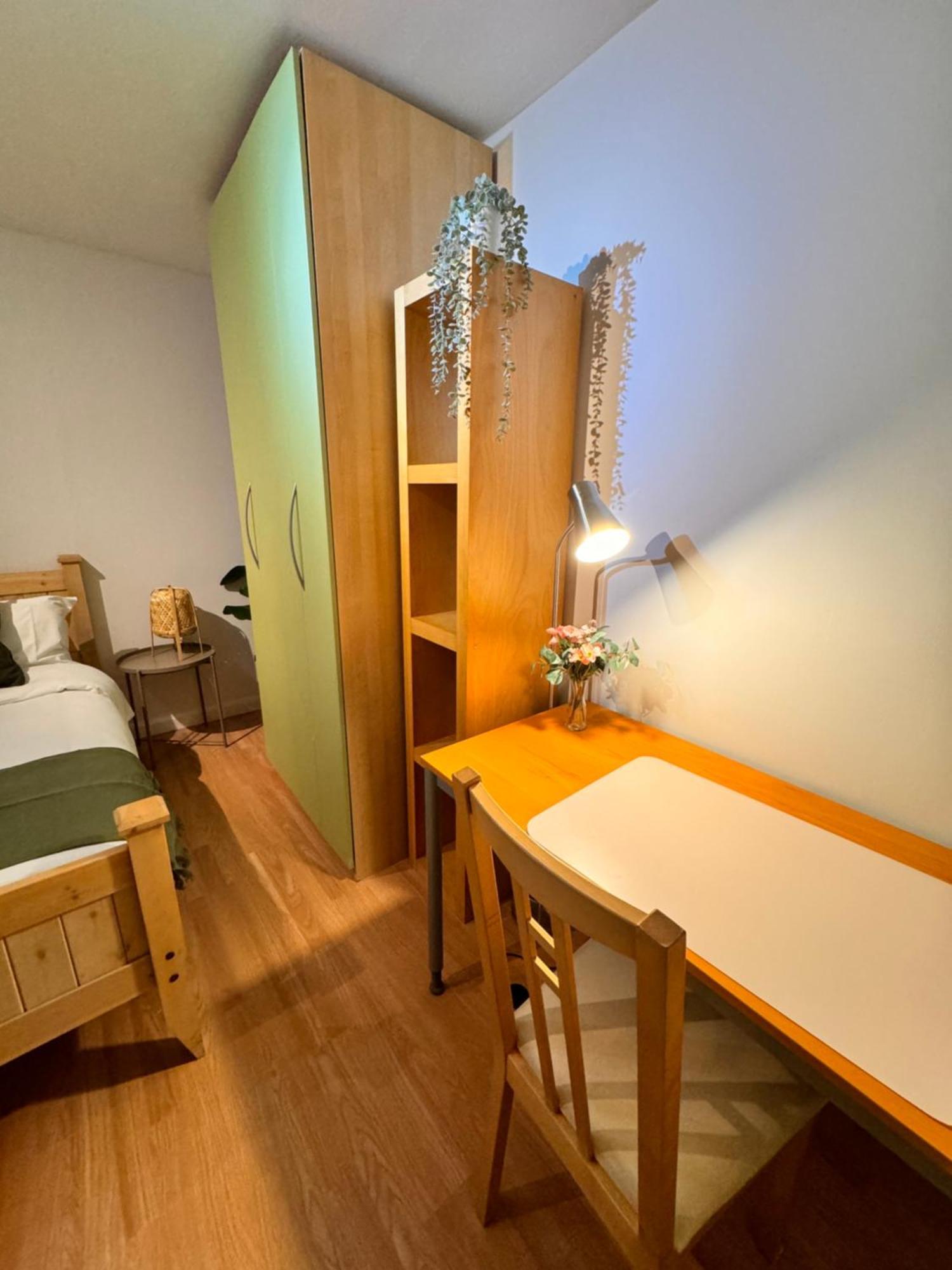 Апартаменты Luxury 2 Bhk In Canary Wharf *